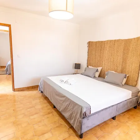 Casa Do Meio - Zebras, Castelo Branco Guest house *