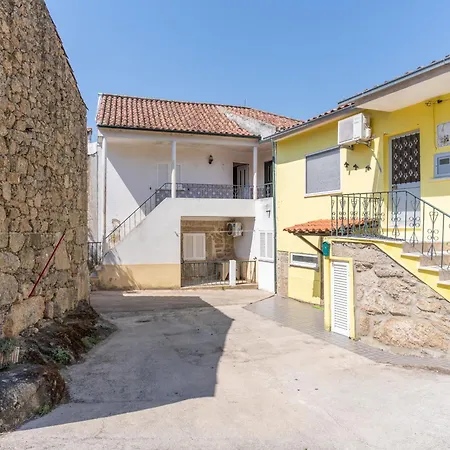 Casa Do Meio - Zebras, Castelo Branco Fundao
